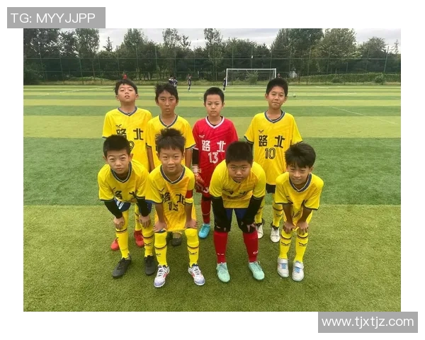 南京足球队的节奏与激情:聚焦城市足球文化的崛起与发展 南京足球队的节奏与激情:聚焦城市足球文化的崛起与发展